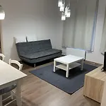 Freedom Apartment Near Parlament With Ac
